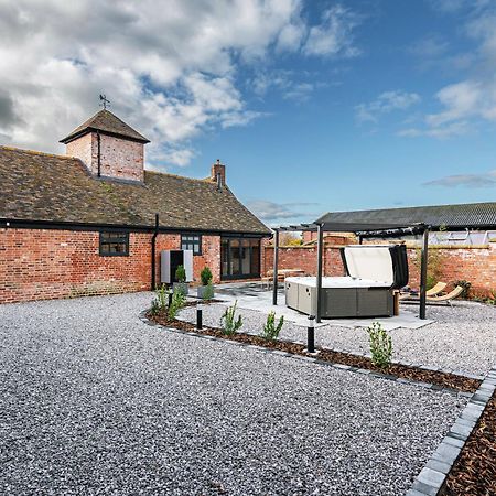 Pigeon House - Unique Barn With Private Garden, Hot Tub And Wood Burner Villa Shrewsbury Dış mekan fotoğraf