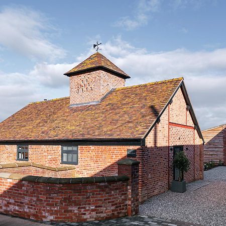 Pigeon House - Unique Barn With Private Garden, Hot Tub And Wood Burner Villa Shrewsbury Dış mekan fotoğraf